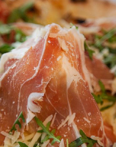 Prosciutto crudo con rucola e grana